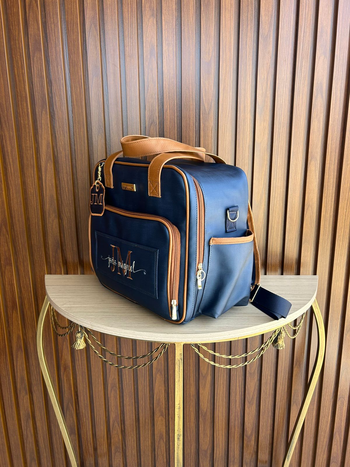 Frontal Direita - Bolsa Mochila Classic Baby Azul Marrom