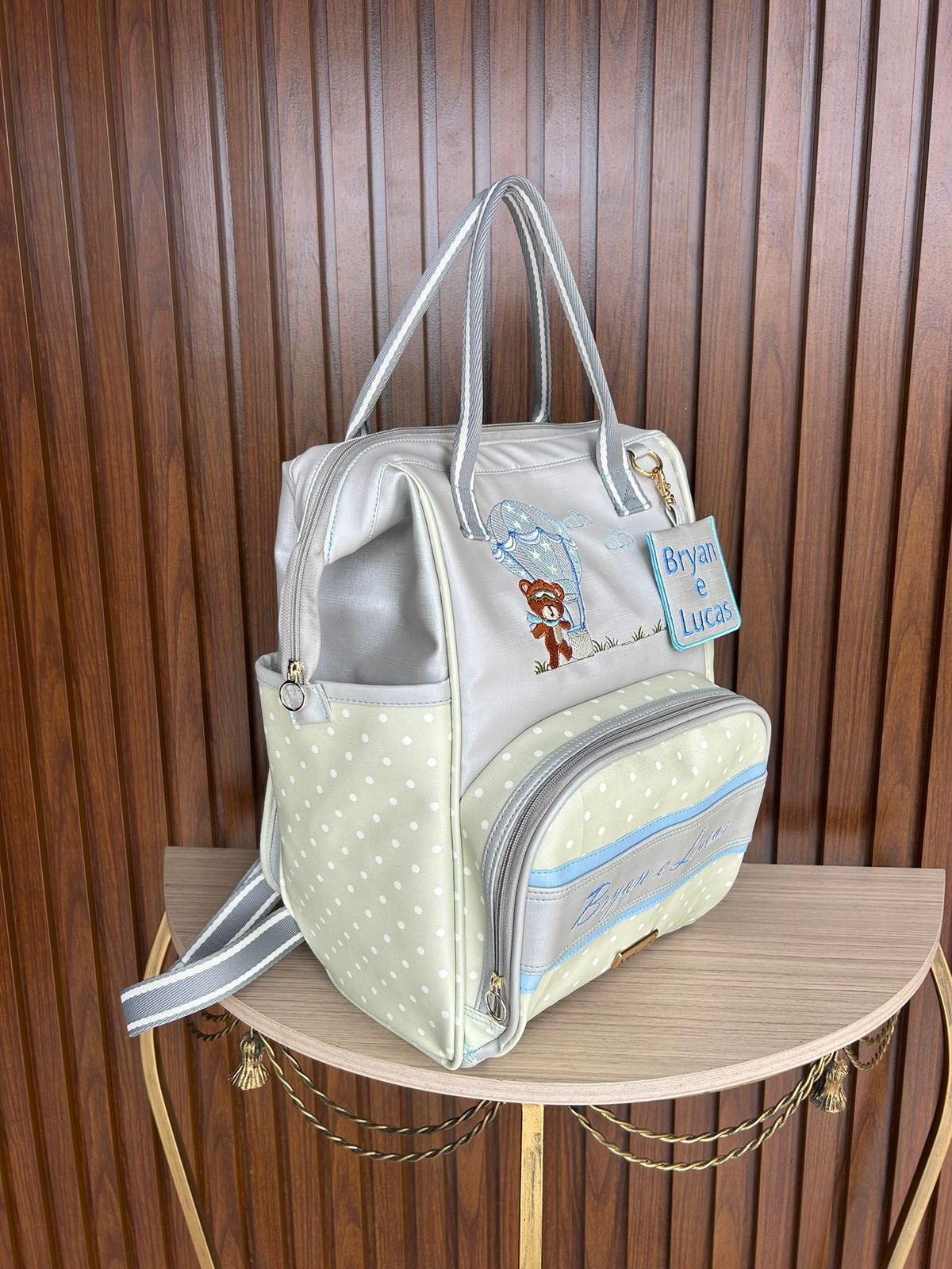 Mochila Multifuncional Ursinho e Bolinhas - Frontal Esquerda