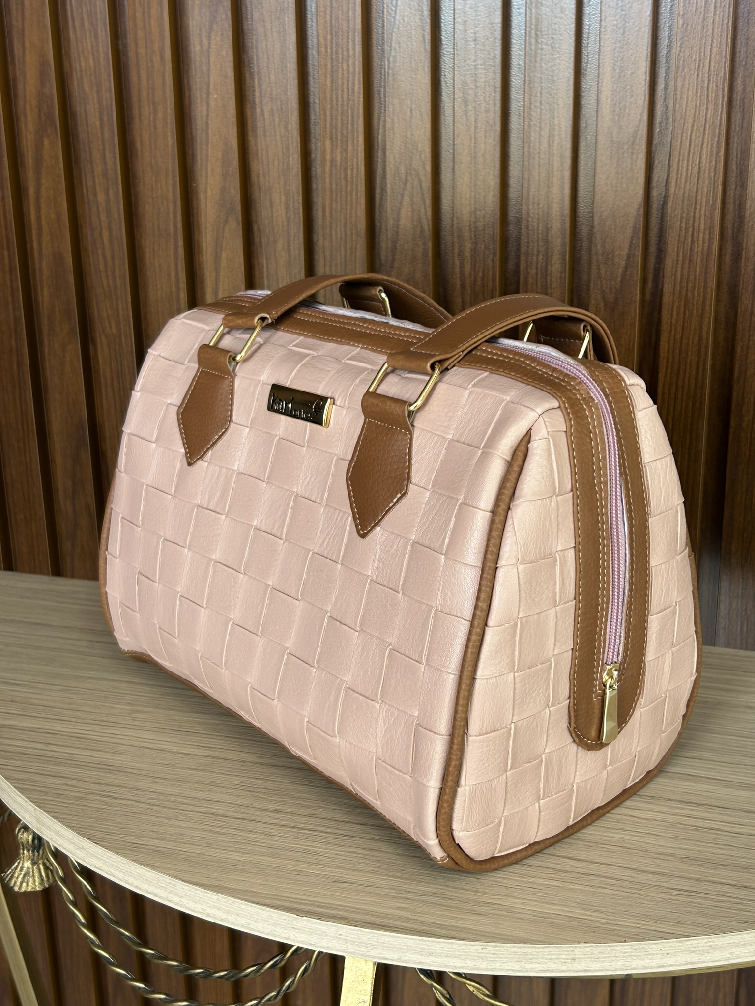 Bolsa Baú Rosa - Frontal Direita