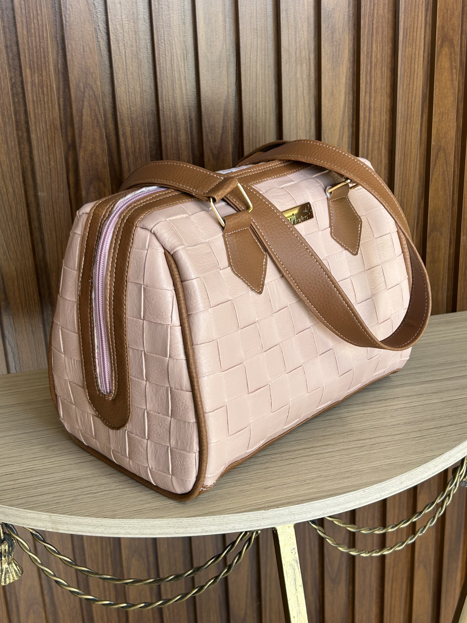 Bolsa Baú Rosa - Frontal Esquerda